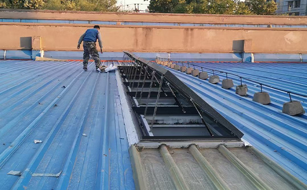 某区域性物流仓储中心红寺堡排烟窗系统安装项目